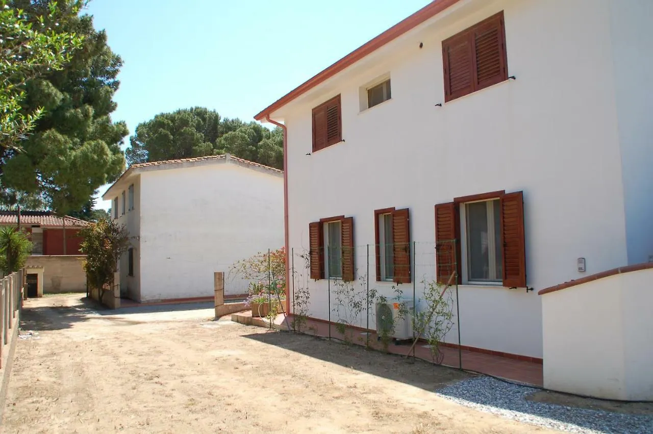 Lucia Holiday House Porto Pino Tatil Evi