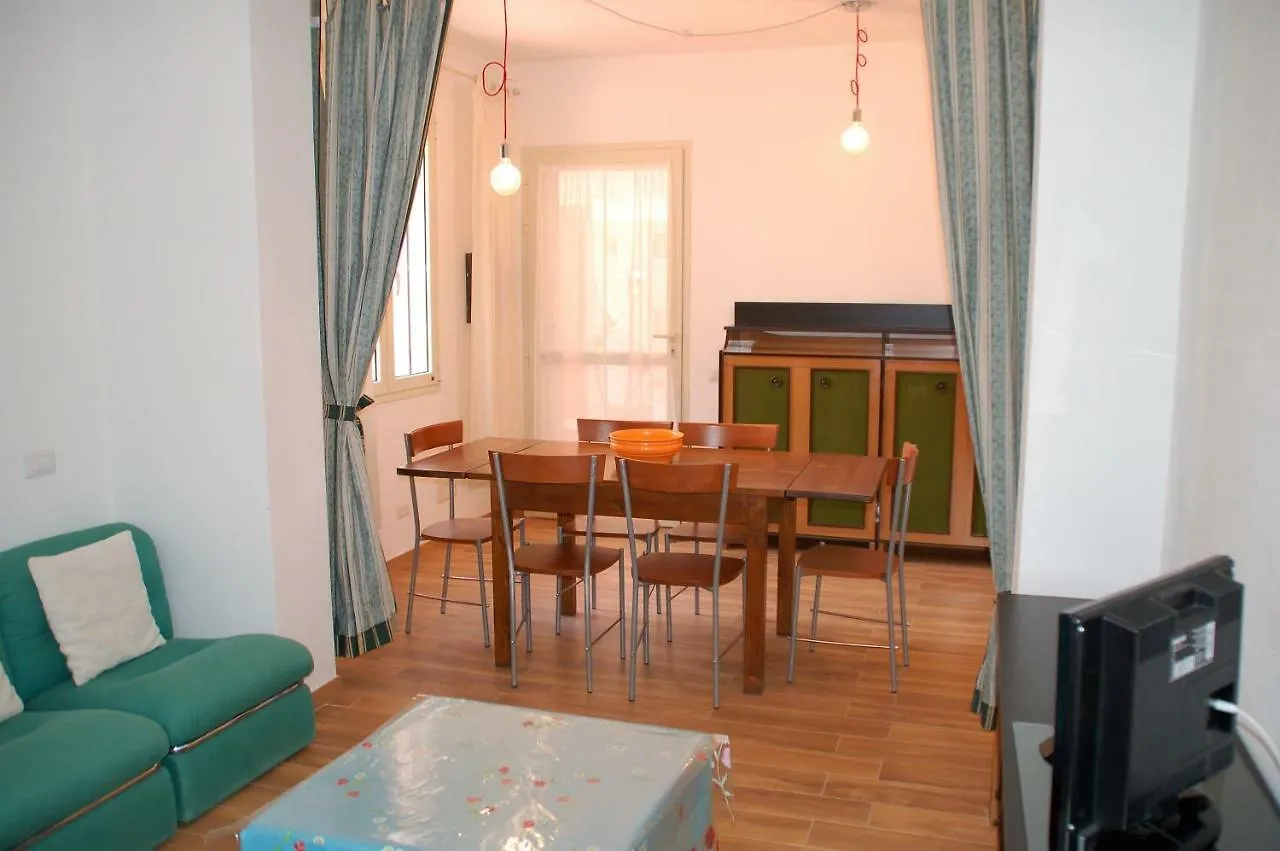 Tatil Evi Lucia Holiday House Porto Pino İtalya