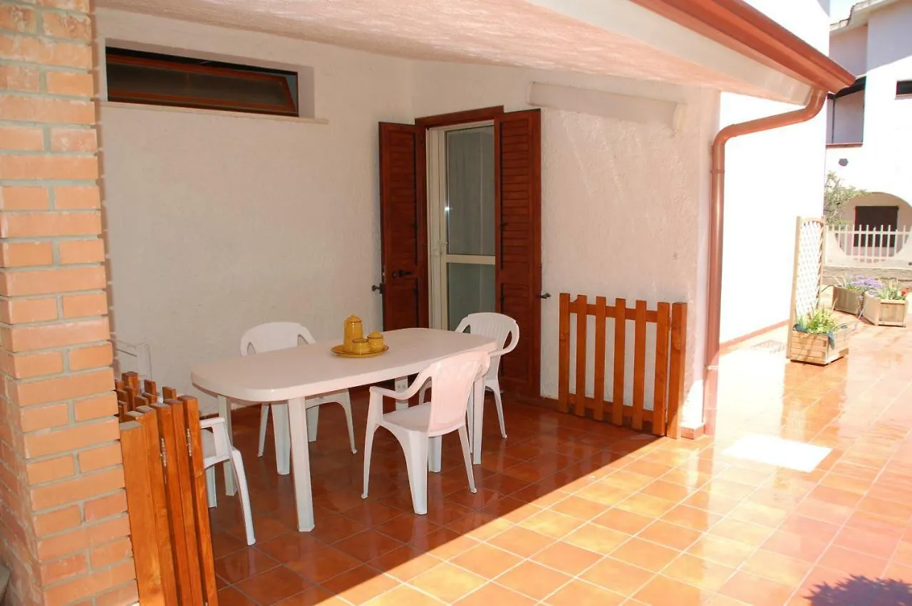 Lucia Holiday House Porto Pino