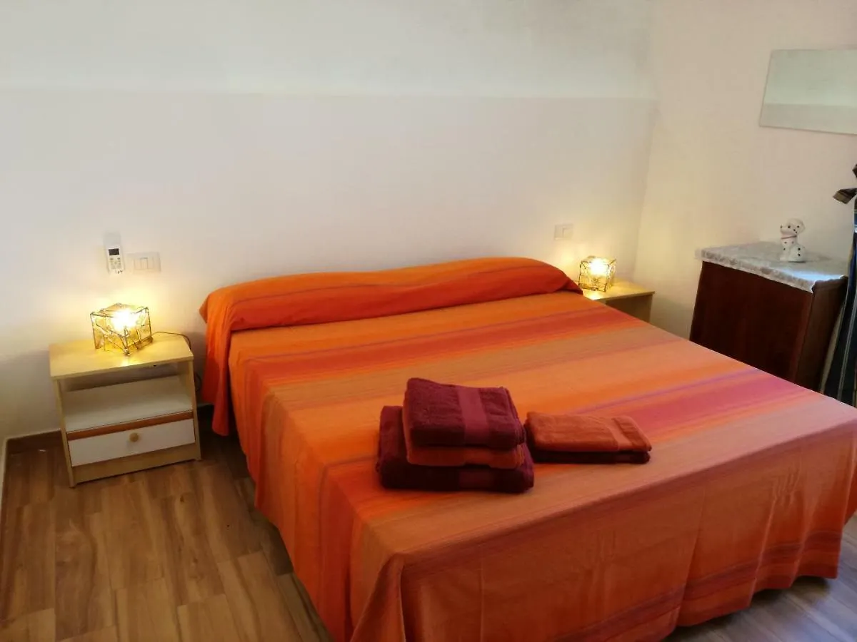 Tatil Evi Lucia Holiday House Porto Pino İtalya